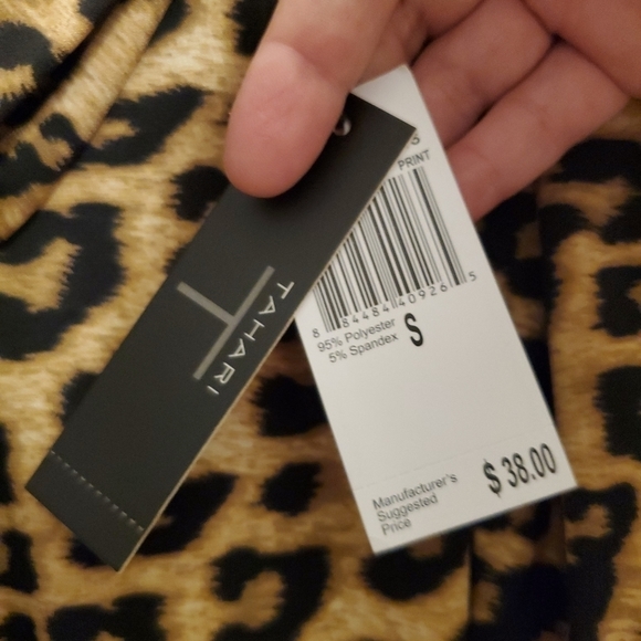 T Tahari blouse leopard print 3/4 length sleeves - Picture 7 of 11